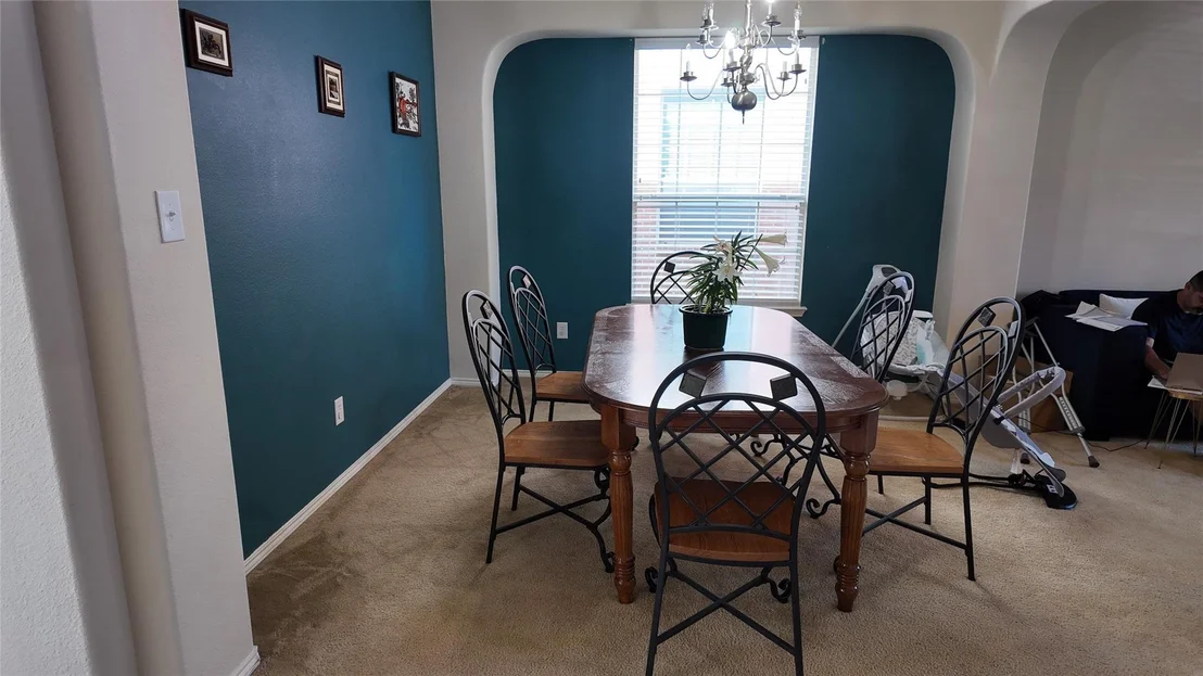 Photo of 421 Roundrock Lane