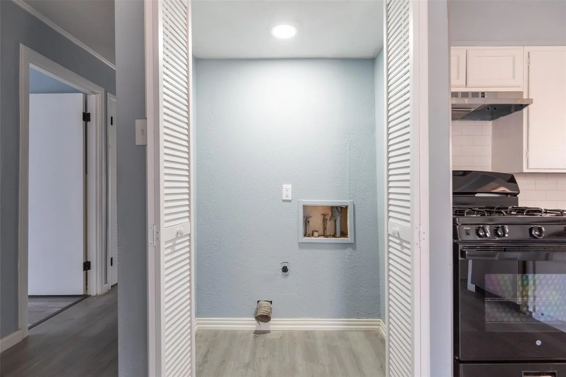 Photo of 2142 N Mockingbird Lane