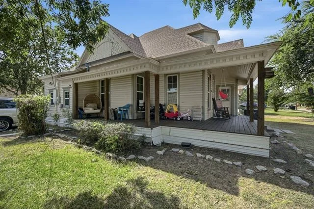 Photo of 303 N Douglas Avenue