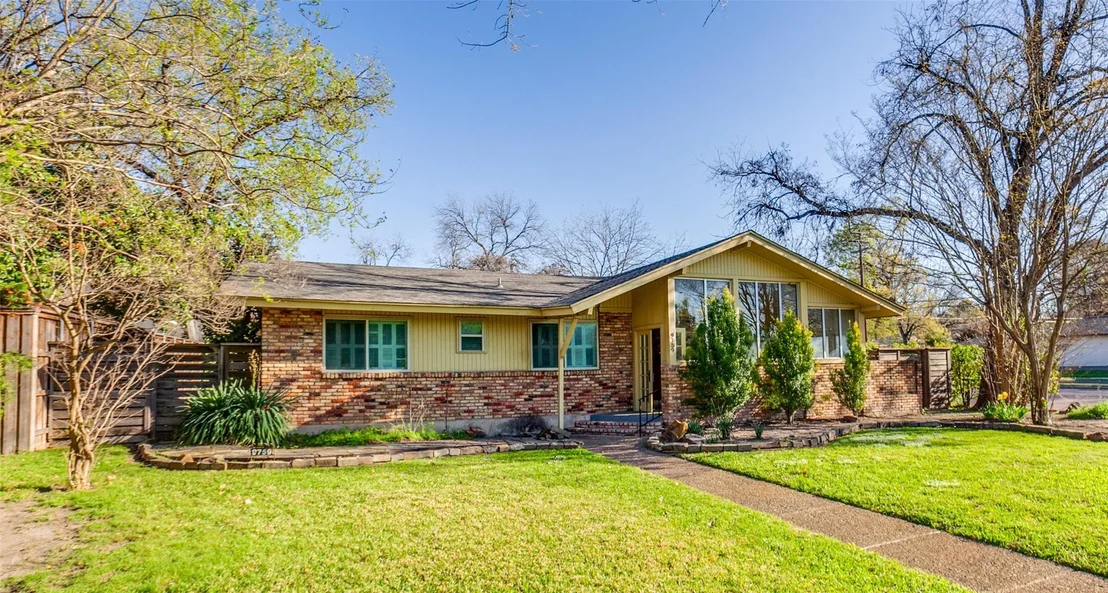 Photo of 9759 Shoreview Road