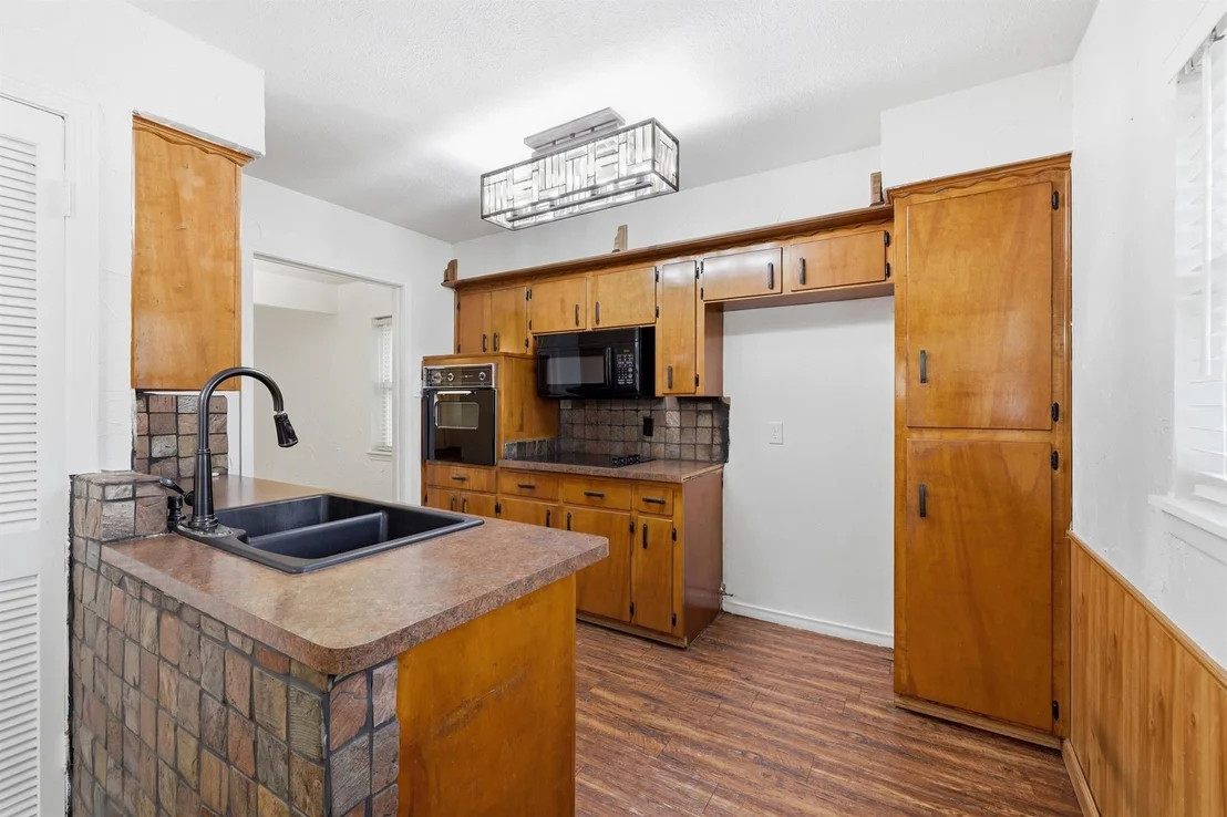 Photo of 806 Waggoner Drive