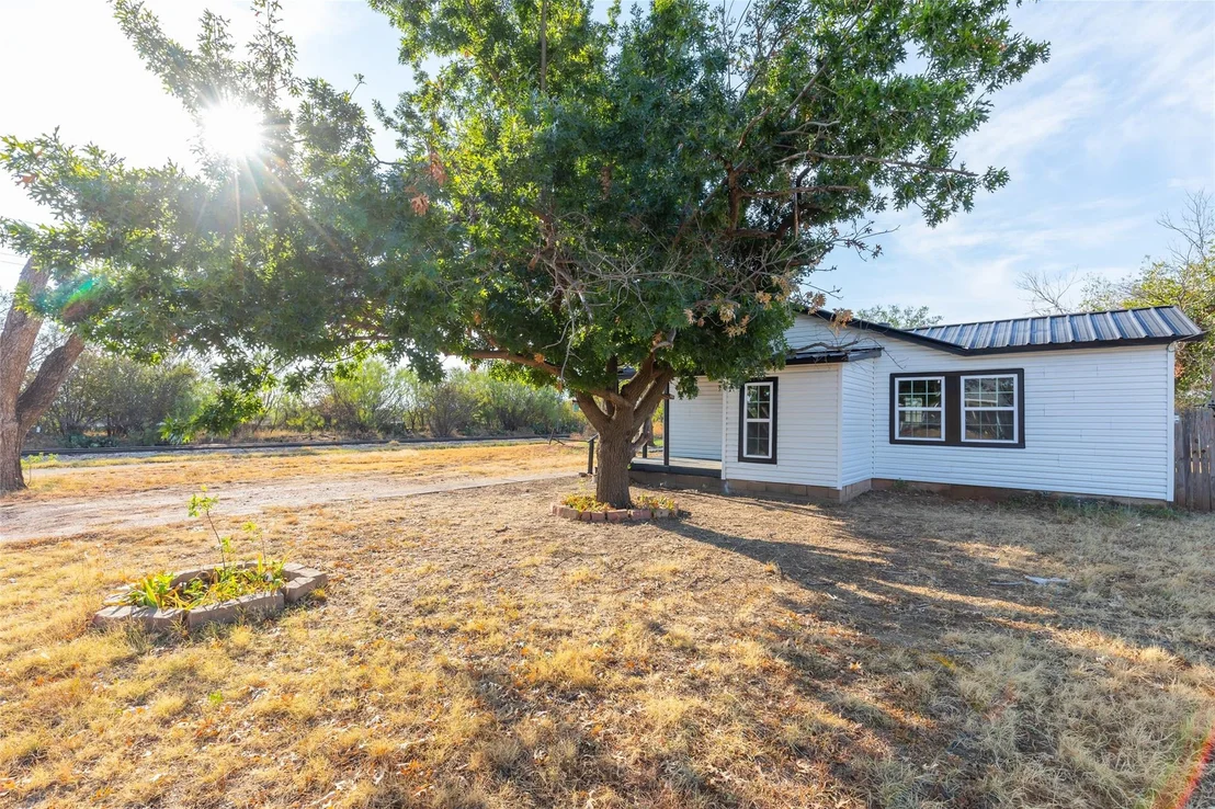 Photo of 909 Lane Avenue