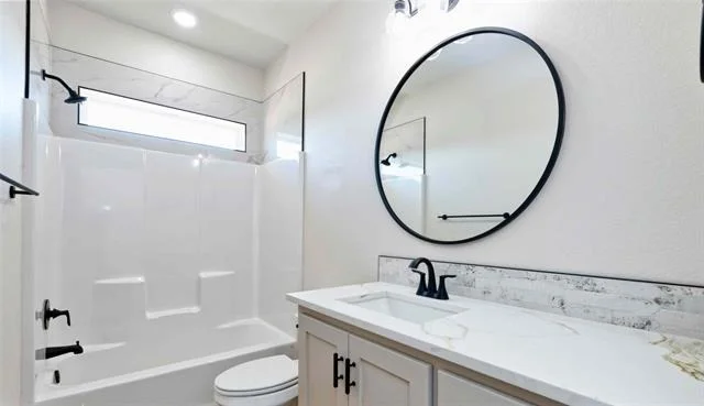 Photo of 140 Logan