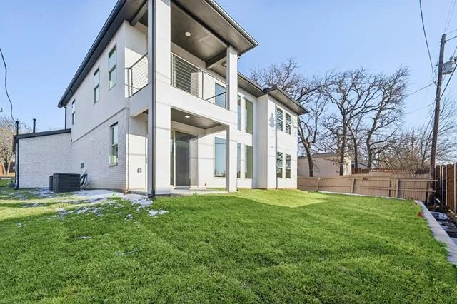 Photo of 1704 Highland Drive W