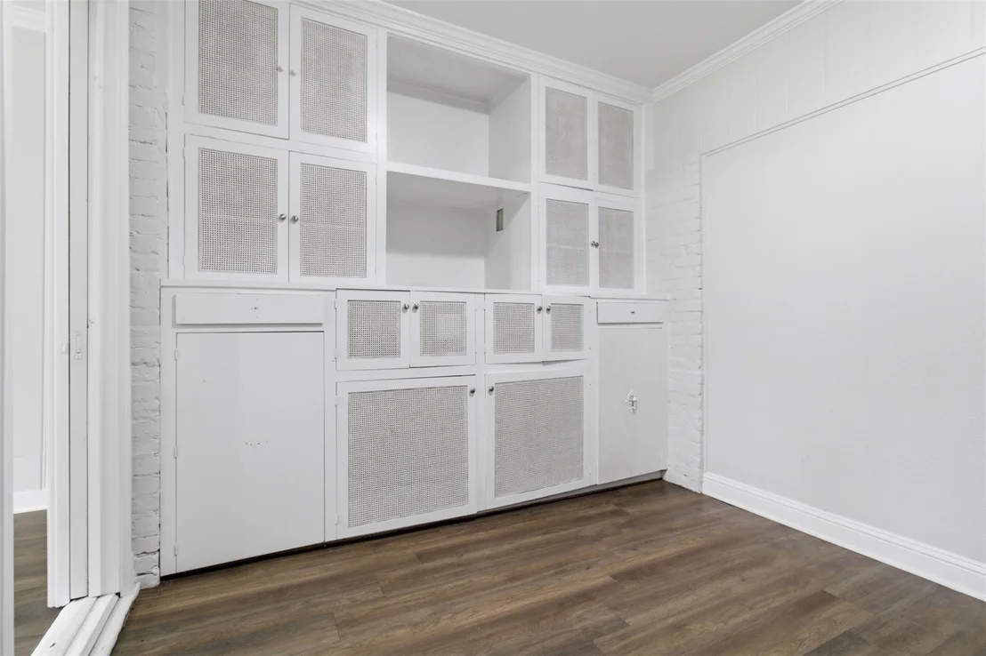 Photo of 325 Sunset Boulevard