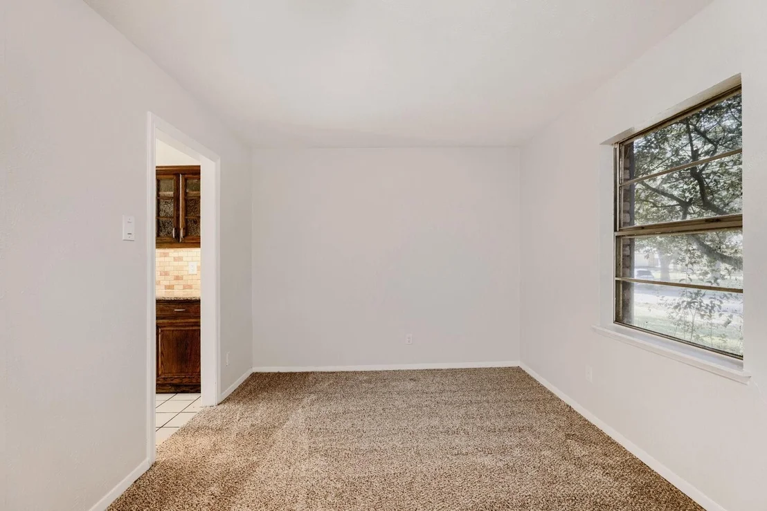 Photo of 1309 Whitehall Drive