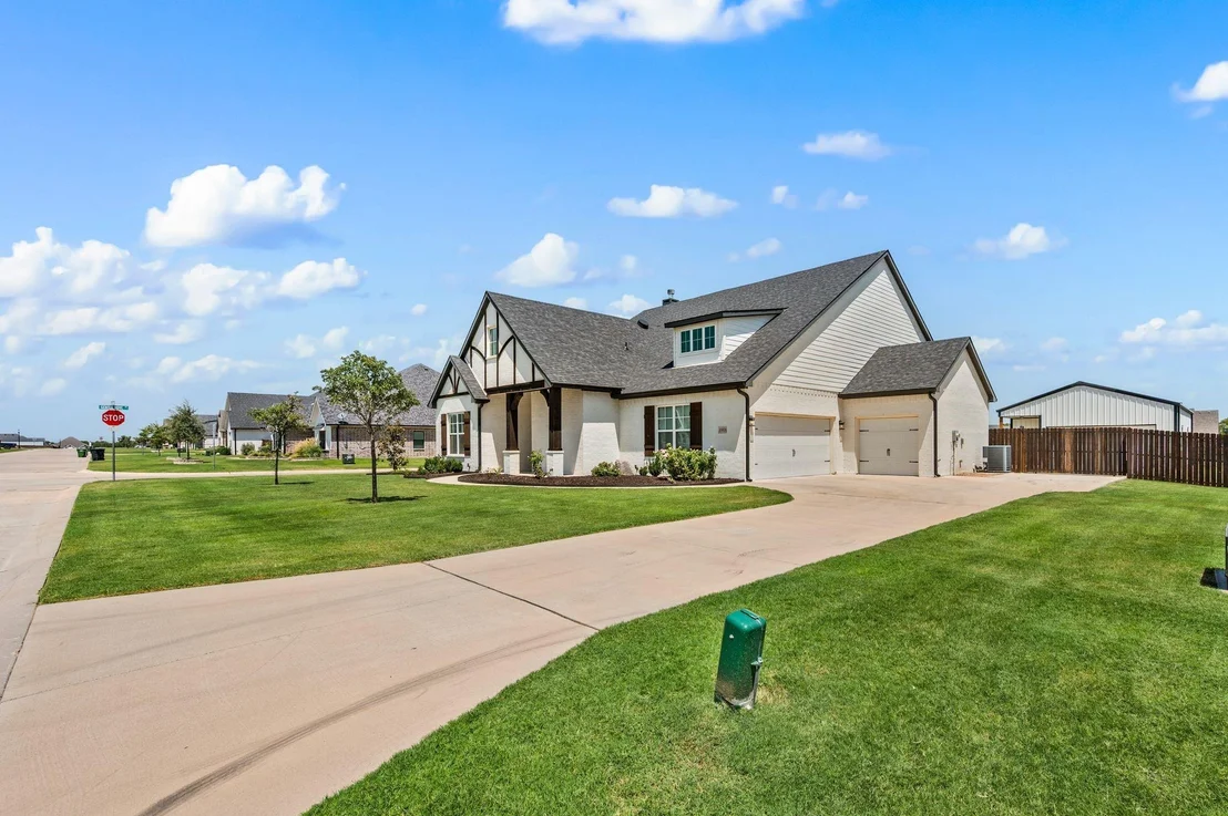 Photo of 8908 Lazy Oak Drive
