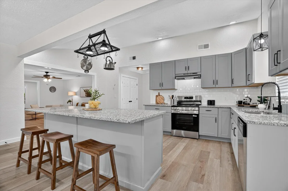 Photo of 795 Meadow Road