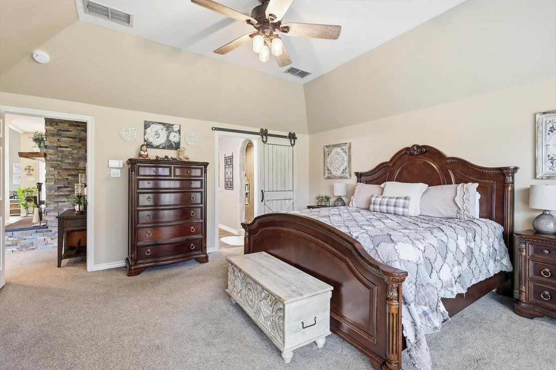 Photo of 312 Lakeside Oaks Circle