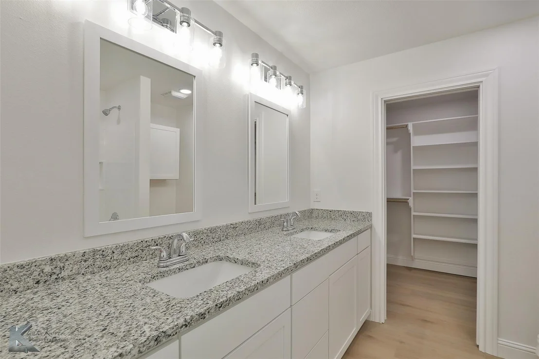 Photo of 2571 Bel Air
