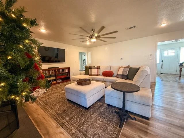 Photo of 1033 Royal Lane