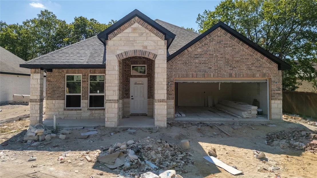 Photo of 513 Armstrong Road