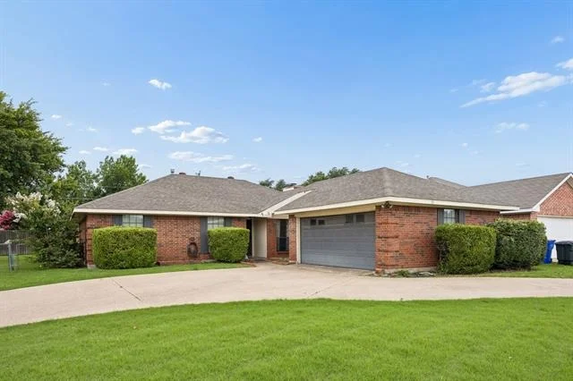 Photo of 301 Southlake Drive