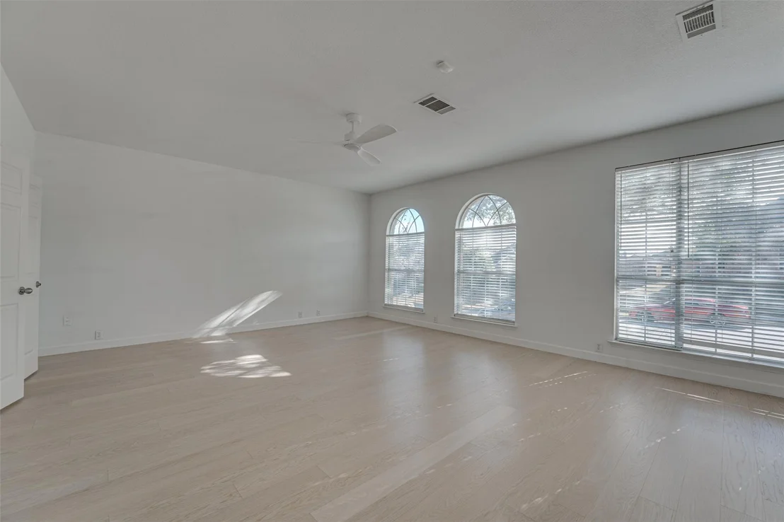 Photo of 558 Presidio Drive