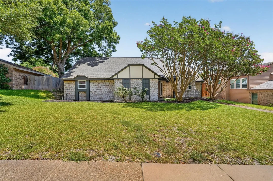 Photo of 2004 Hondo Drive