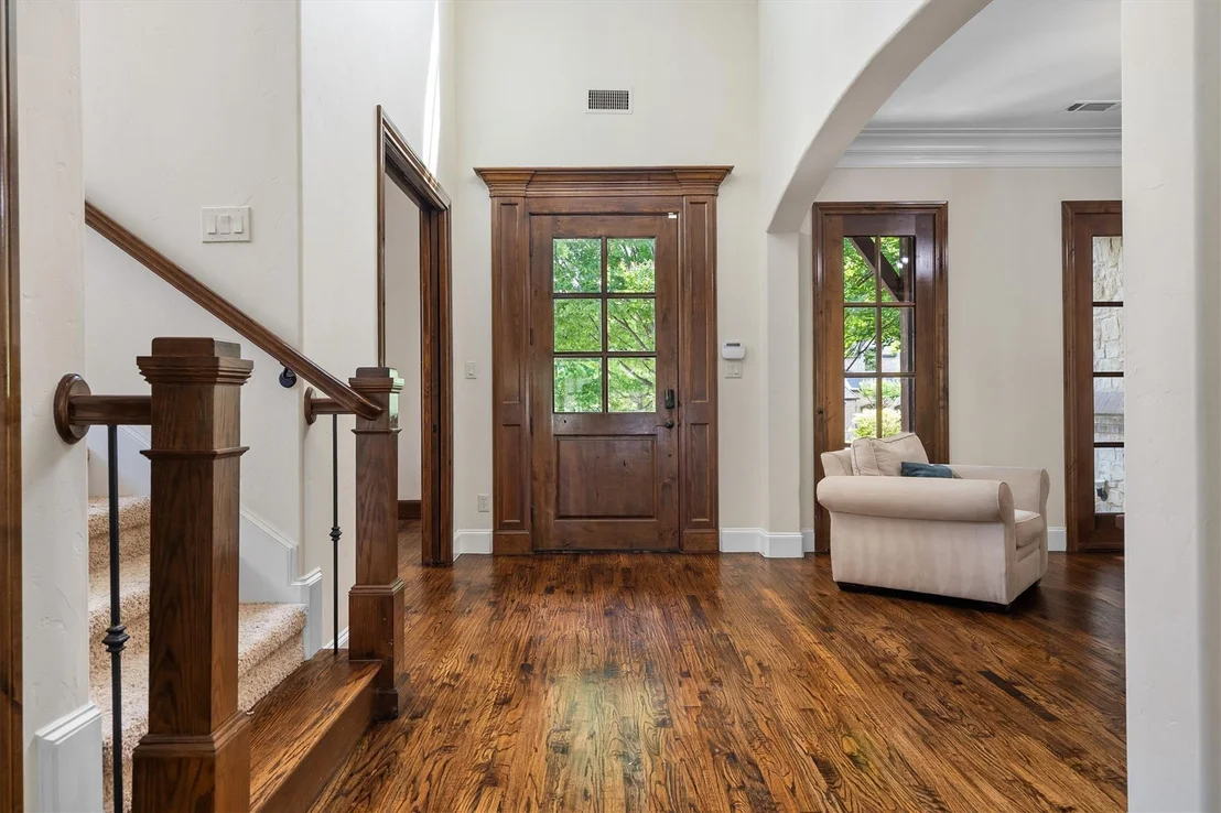 Photo of 3225 Clubview Drive