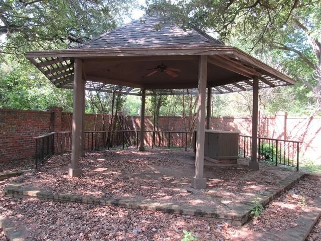 Photo of 3300 Oakridge Lane
