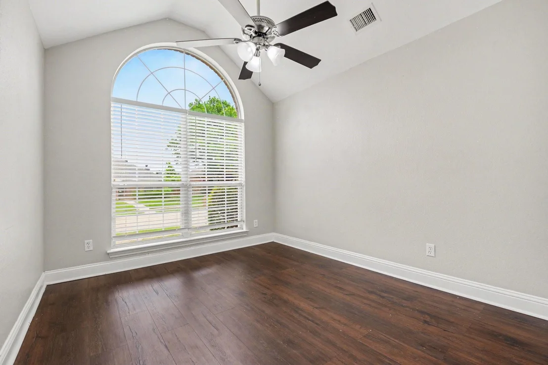 Photo of 9901 Queens Road