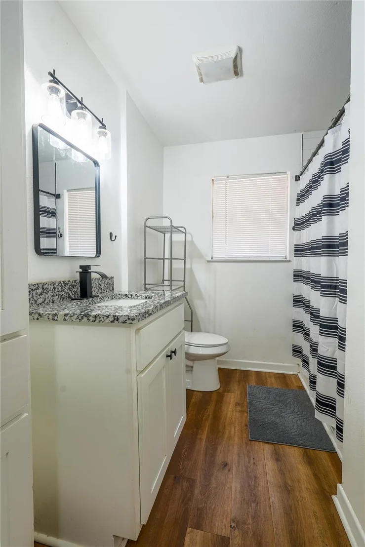 Photo of 807 N Lacy Drive