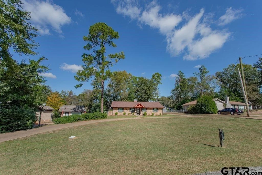 Photo of 213 Treetop Lane