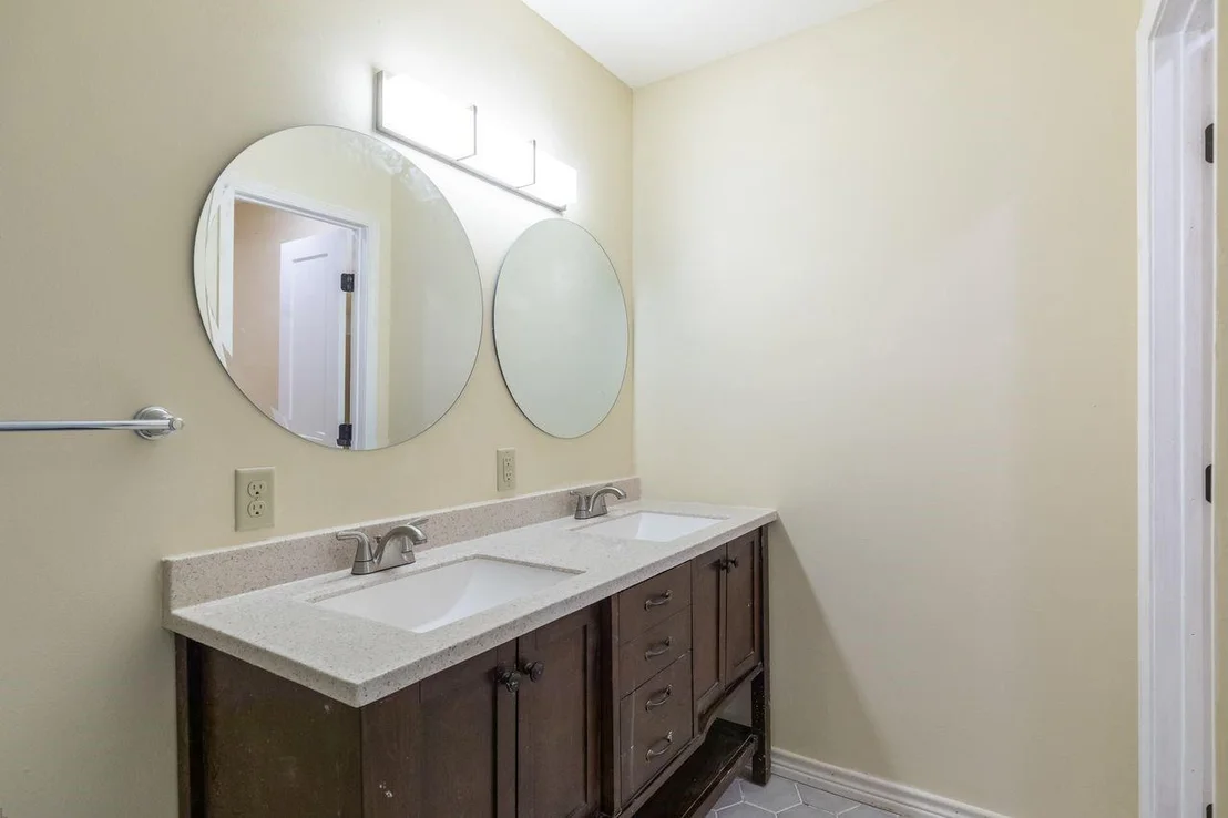 Photo of 2910 Wenwood Road