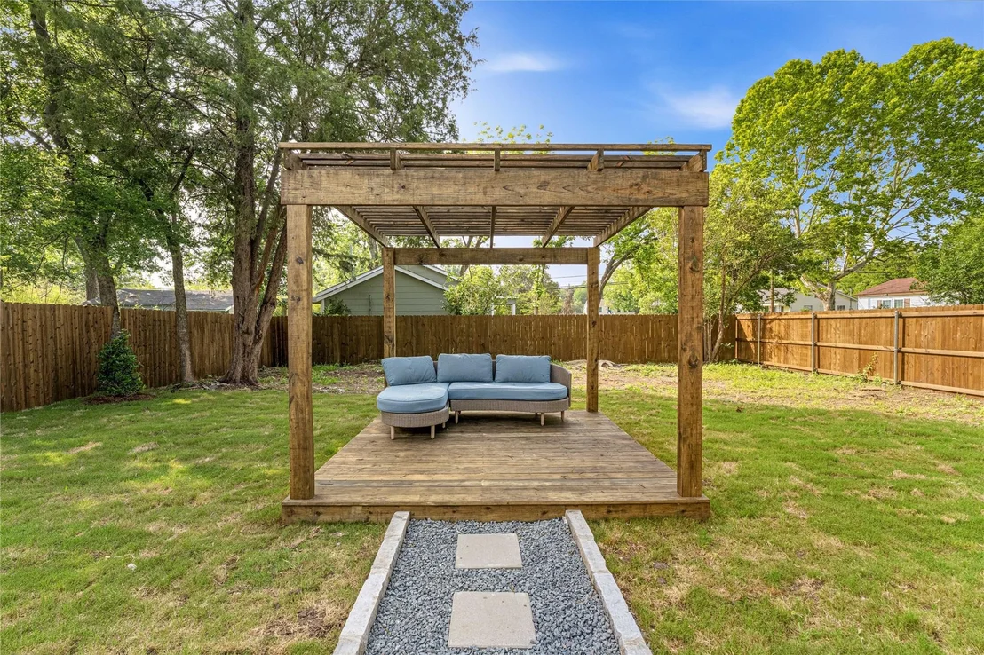 Photo of 2732 Mckenzie Avenue