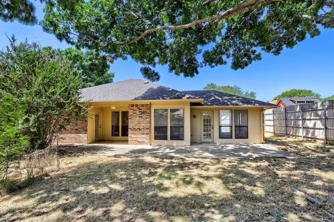 Photo of 2212 Oak Bluff Drive
