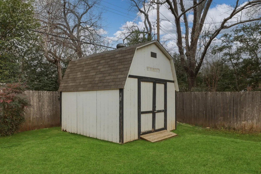 Photo of 806 Waggoner Drive