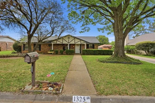 Photo of 1325 Hemphill Drive