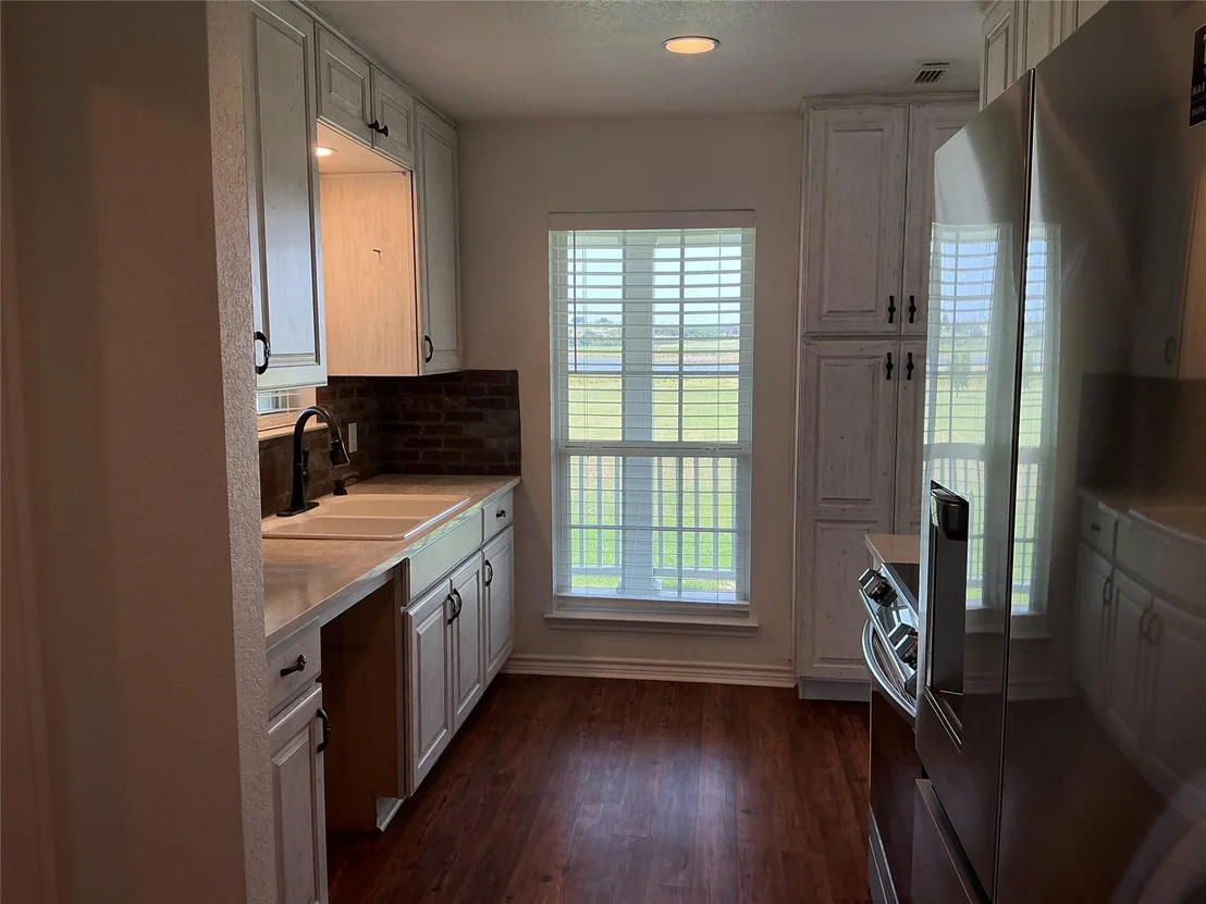 Photo of 333 Lake Point Road