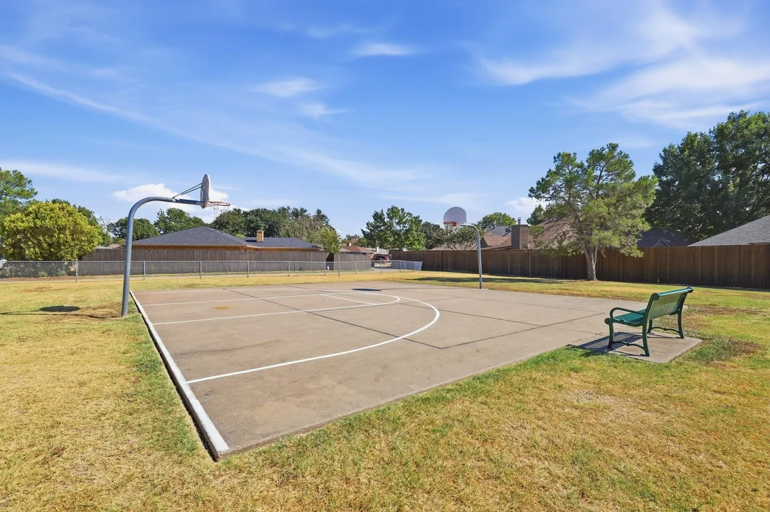 Photo of 924 Edgefield Trail