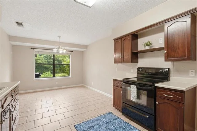 Photo of 116 Greentree Cir