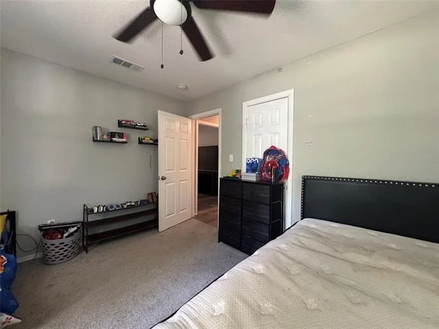 Photo of 105 S Lakeview Drive