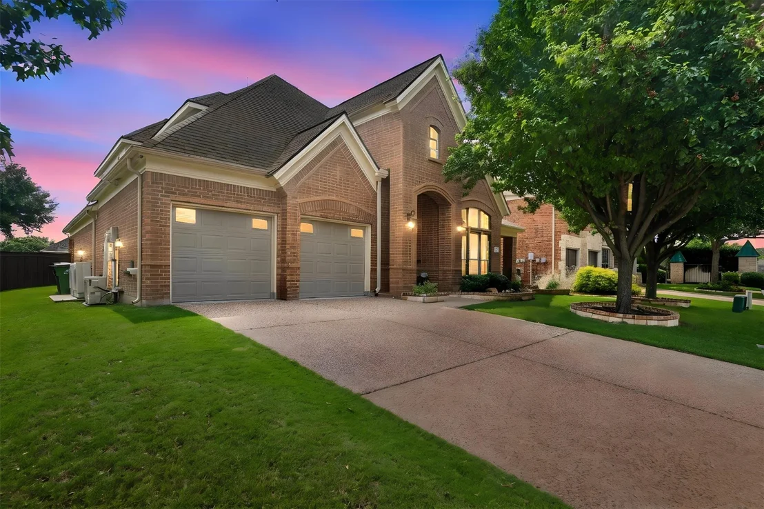 Photo of 830 Woodview Drive