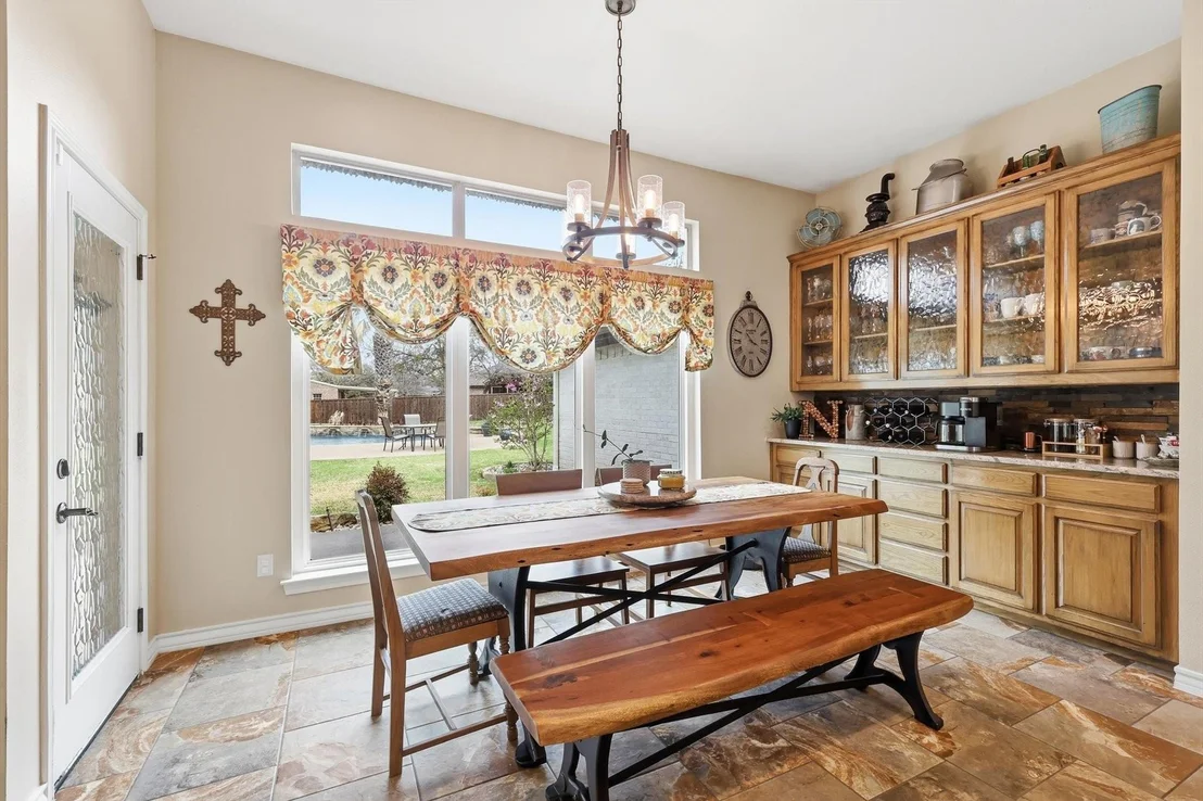 Photo of 312 Lakeside Oaks Circle