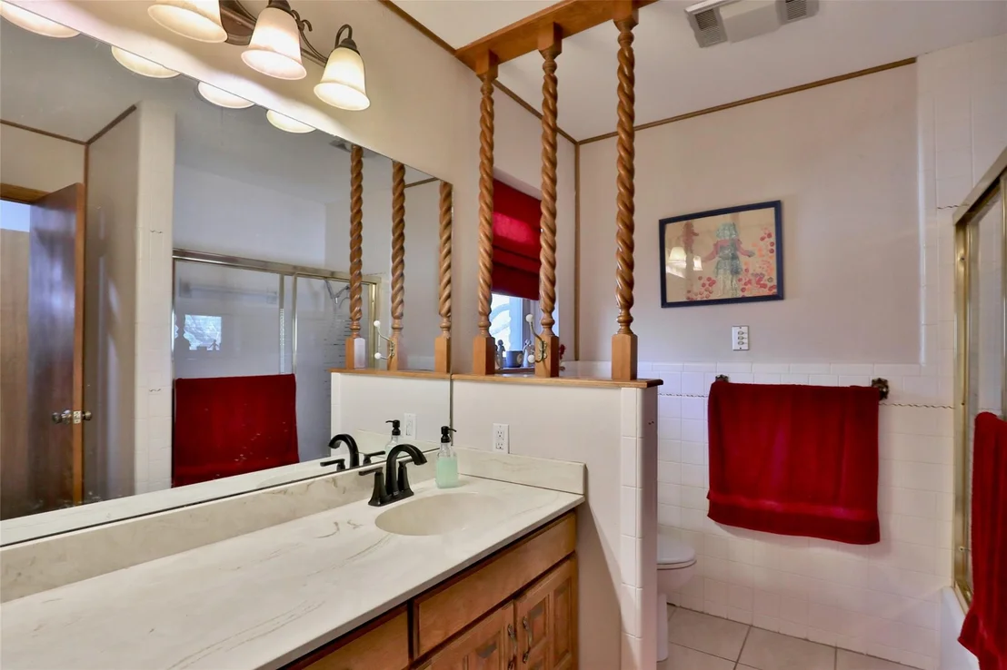 Photo of 448 Elmdale Road S
