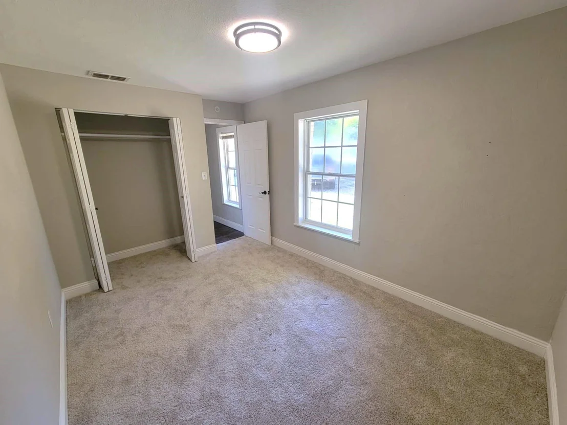 Photo of 103 W Cayuga Drive