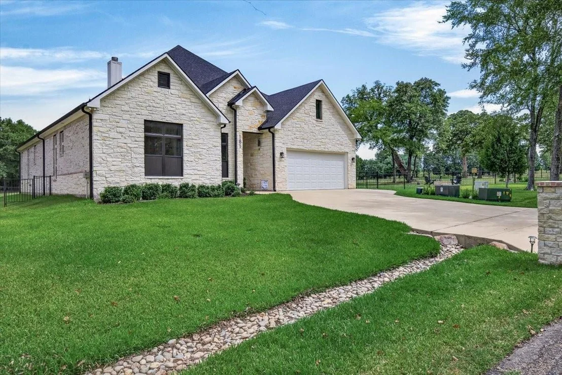 Photo of 181 Colonial Drive
