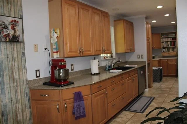 Photo of 208 PARK DR