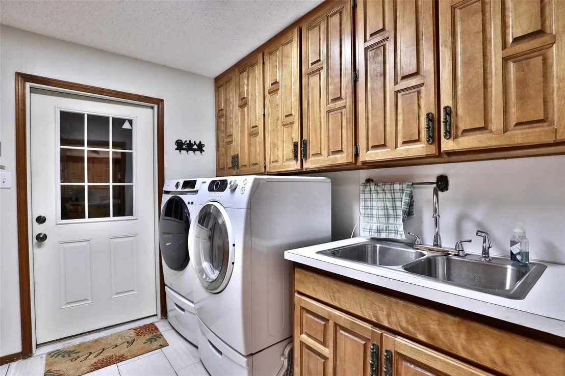 Photo of 448 Elmdale Road S