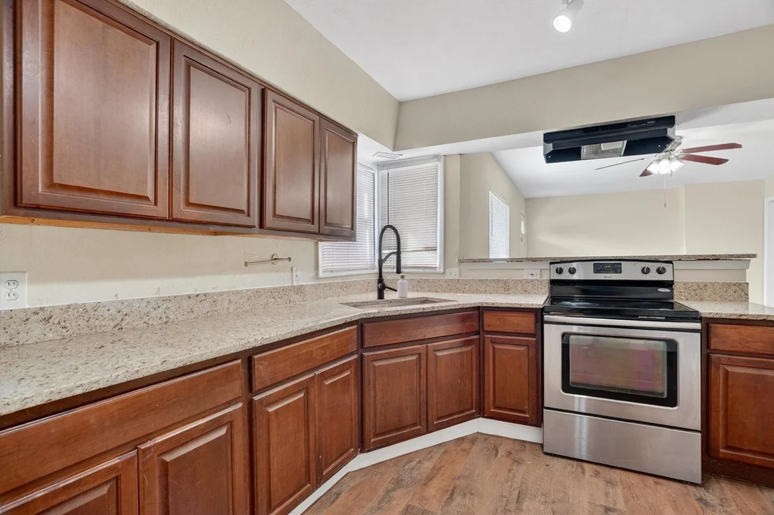 Photo of 1102 Poindexter Avenue