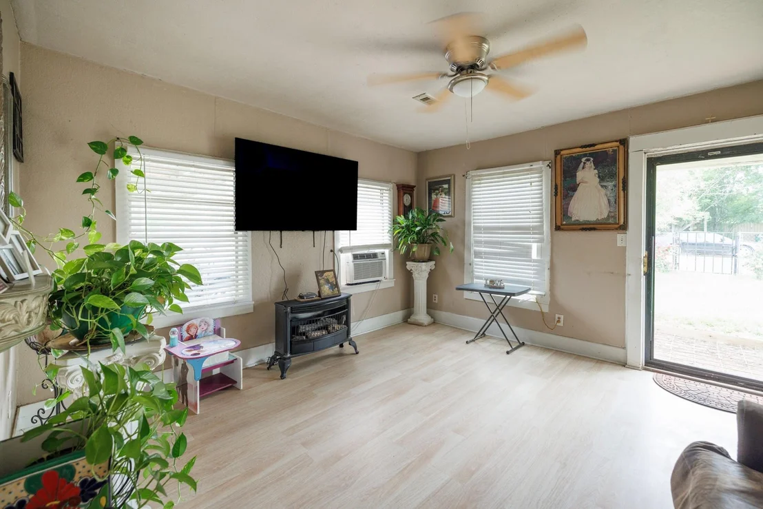 Photo of 308 W 5th Street