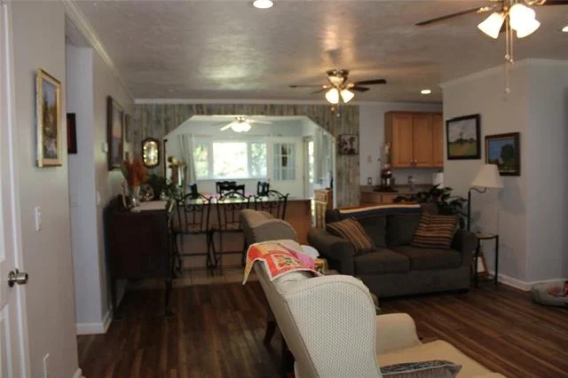 Photo of 208 PARK DR