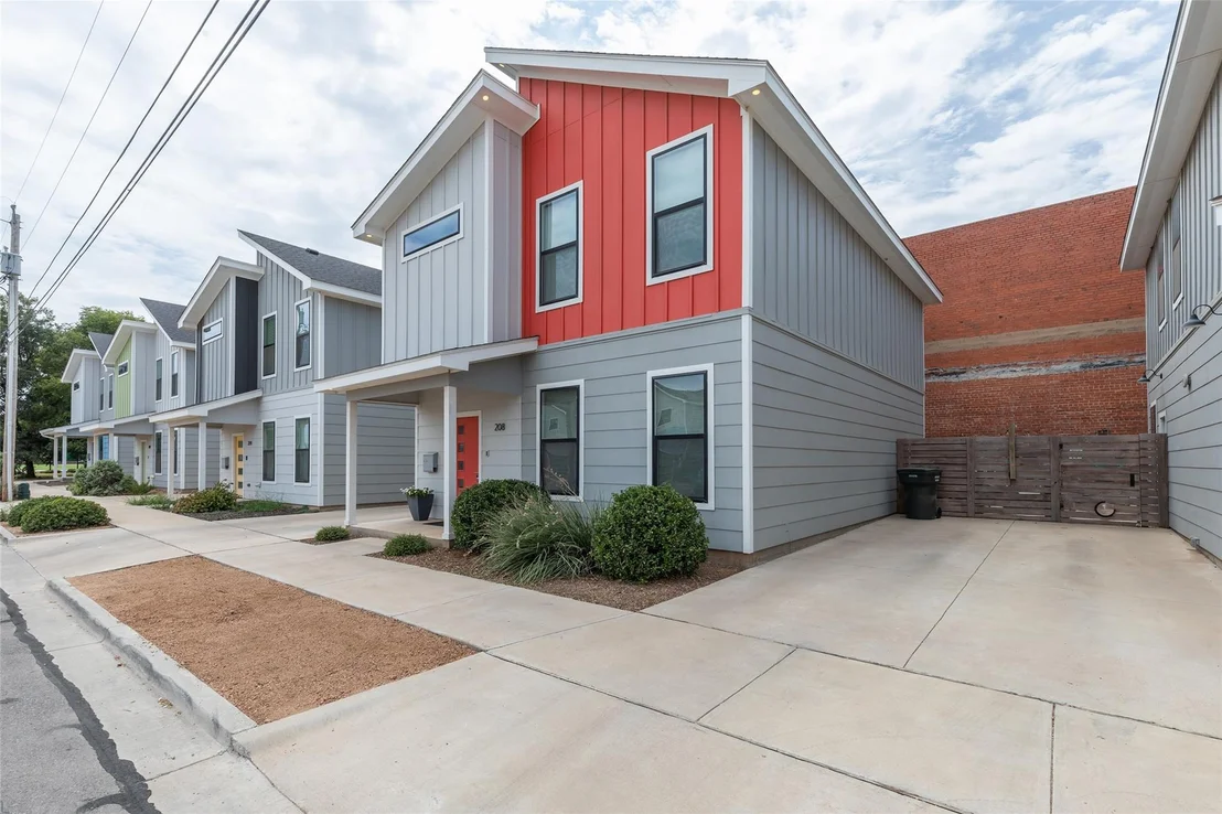 Photo of 208 Pecan Street