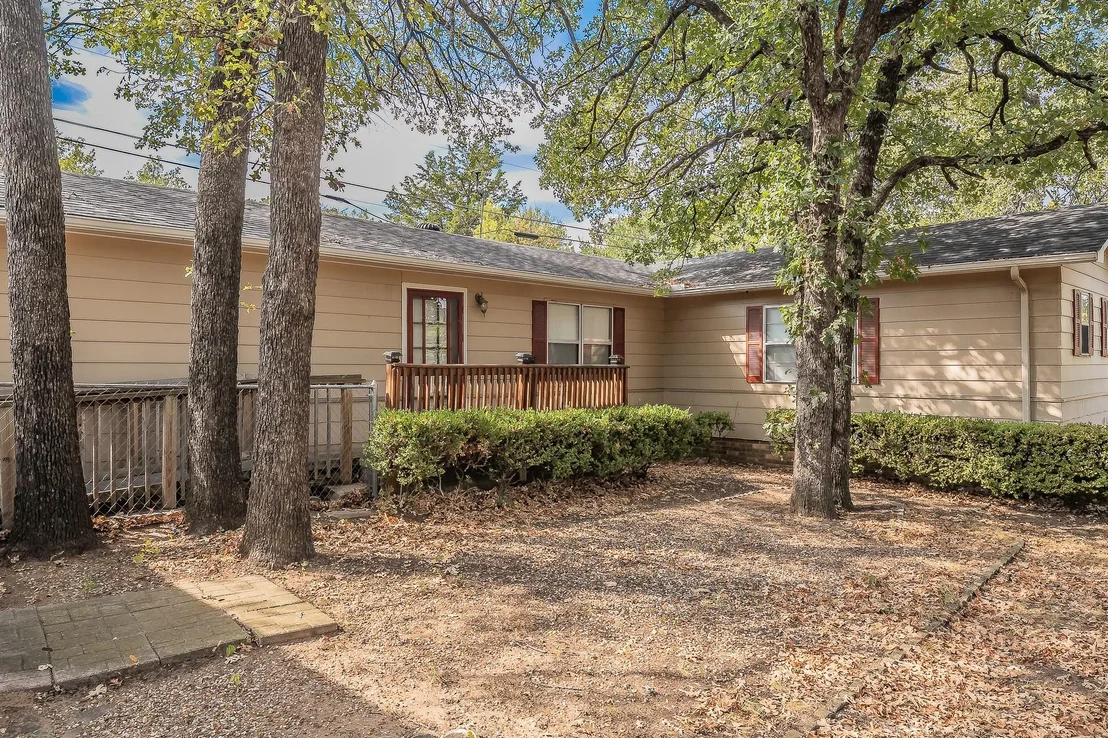 Photo of 1812 Highland Drive E