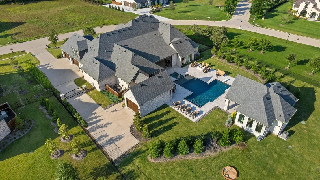Photo of 660 Louise Drive