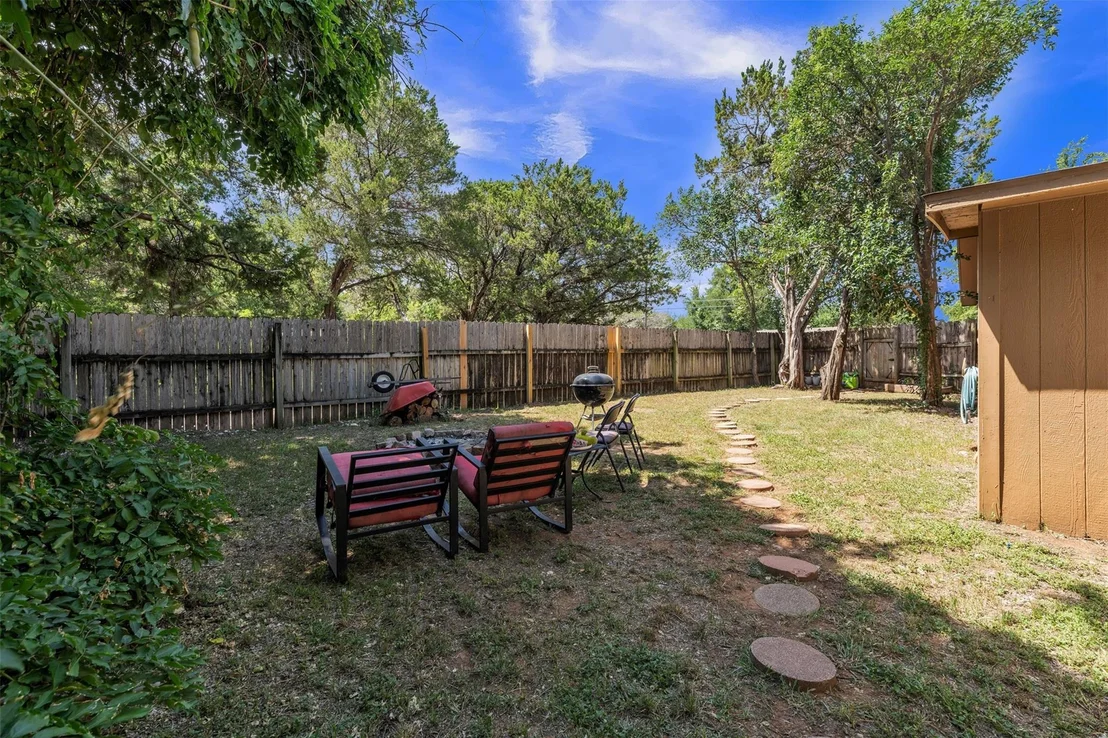 Photo of 190 Crowfoot Lane