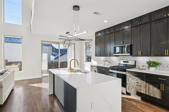 Photo of 1704 Highland Drive W