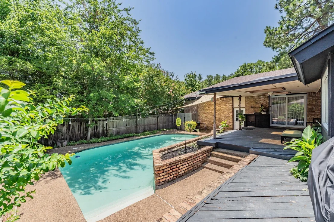 Photo of 2211 Midhurst Drive