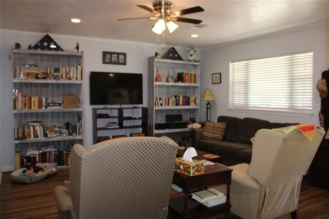 Photo of 208 PARK DR